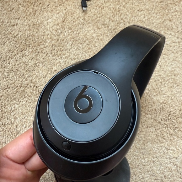 Beats by Dre Black Headphones - Picture 4 of 9